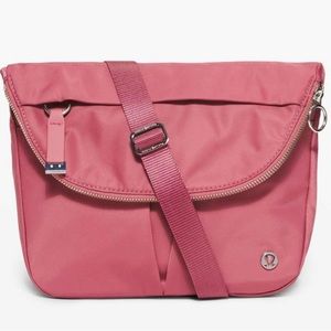 Lululemon All Night Festival Bag *5L - Cherry Tint